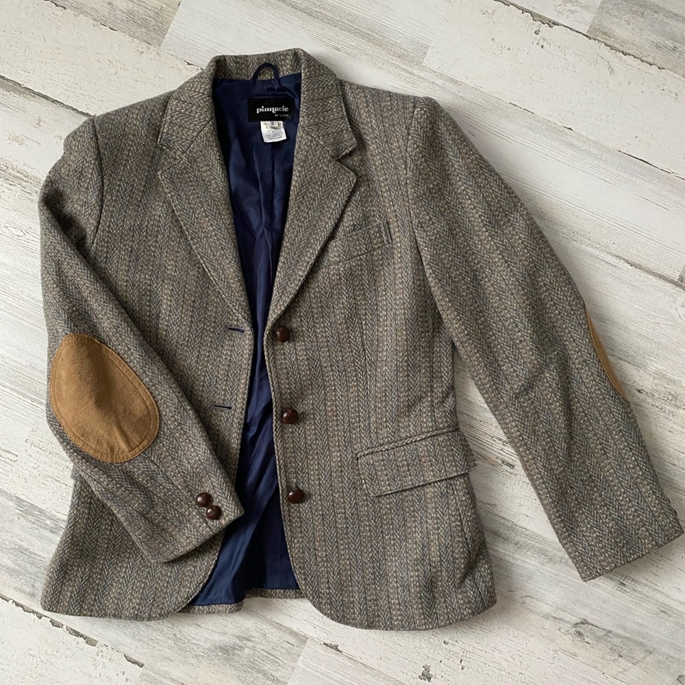 Pinnacle neutral colored blazer, size 3